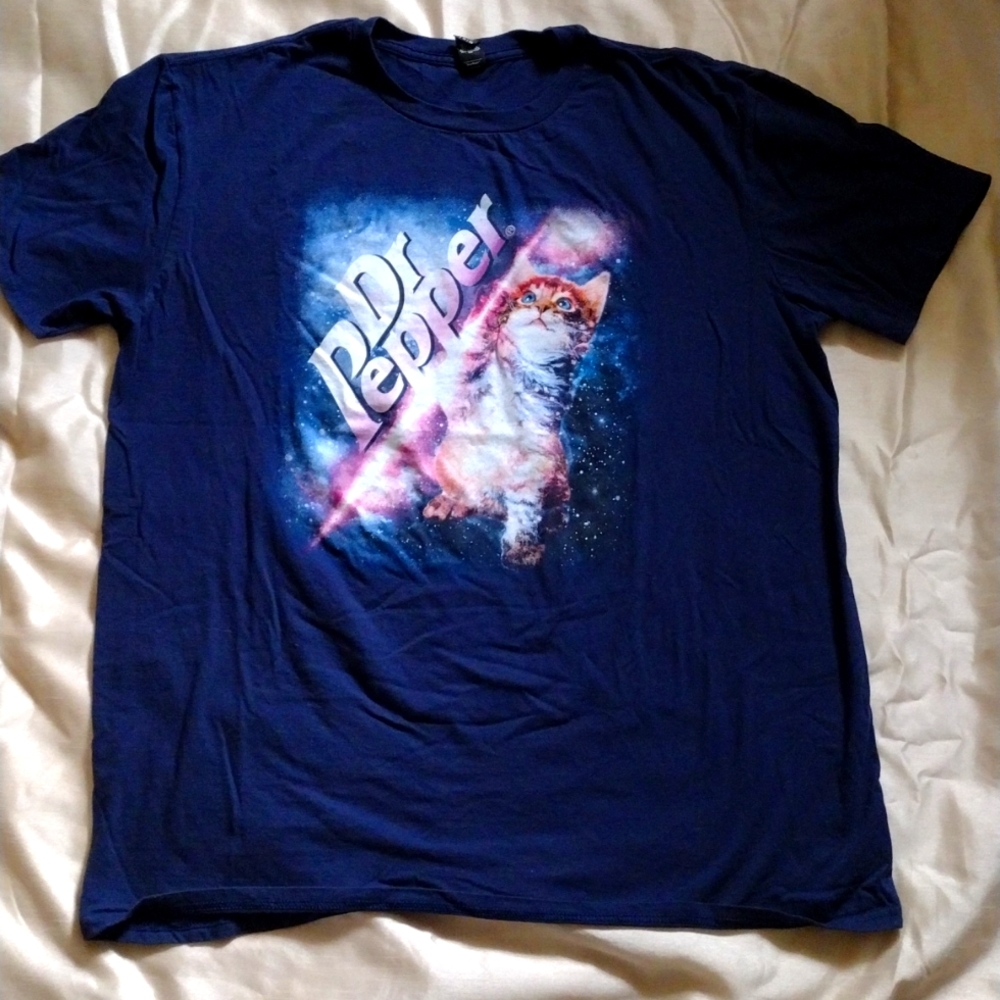 Dr pepper T-shirt with kitten Galaxy on it extra large Blue like new no tag